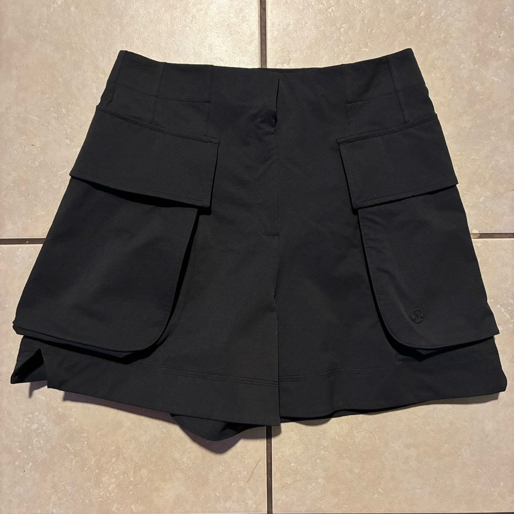 lululemon Relaxed-Fit Super-High-Rise Cargo Short 4" Size 0